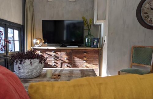 Burgwallen Nieuwe Zijde Bed & Breakfast | LaneStay DamSquare