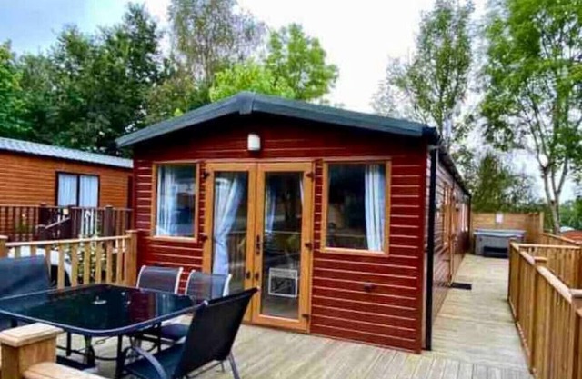 Sunny holiday lodge in Devon - Finlake Resort & Spa