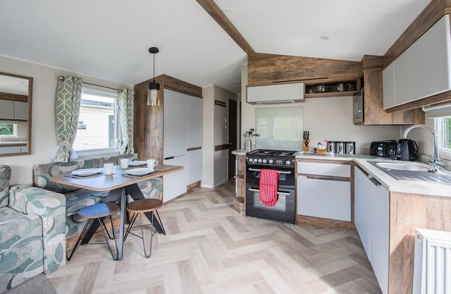 2 bedroom accommodation in Burnham-on-Sea