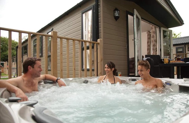 2 bedroom accommodation in Benson-on-Thames