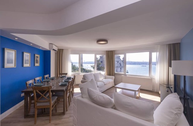 Contemporary Waterfront Apt. with a Stunning View