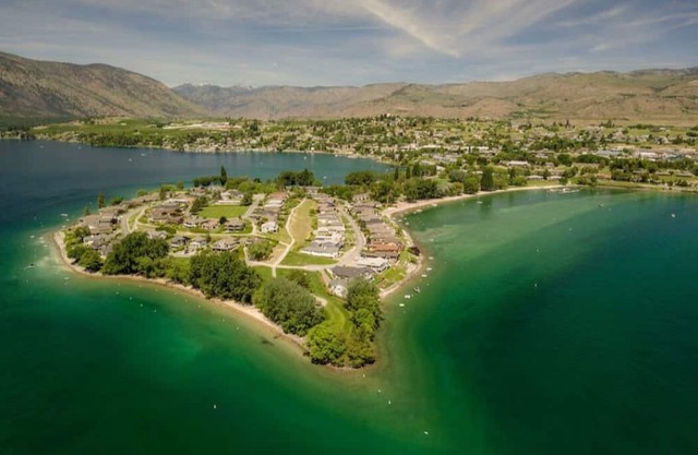 Wapato Point - Spacious 2 Bedroom W/Full Kitchen & Beach View