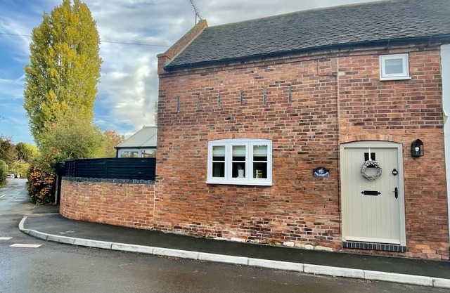 3 double bed Cottage in beautiful village on the Staffordshire/Derbyshire border