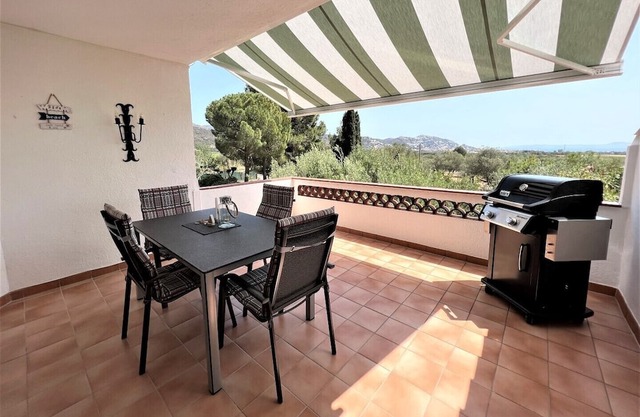 NEW in holiday rentals 2023. Comfortable apartment - sea view for max. 4 people