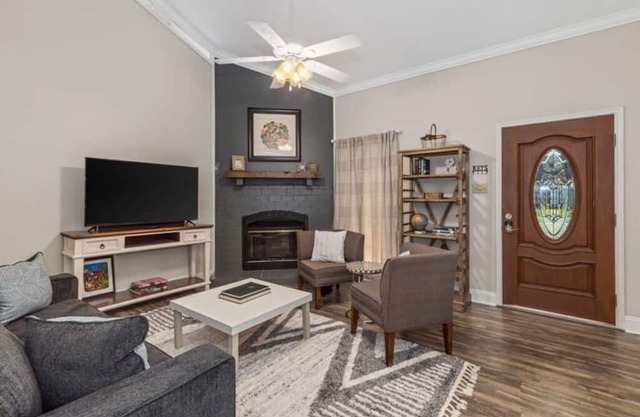 Cozy 2 bedroom townhouse