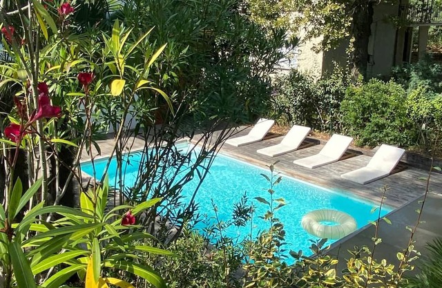 Villa Piscine aux Abatilles sleeps 8 near Arbousiers beach