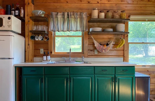 Charming Lakefront Cabin w/ Hot Tub - Perfect for Families!