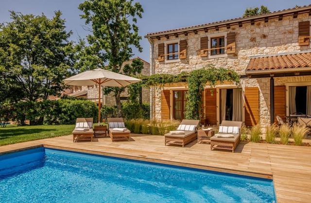 Villa Izbor - Two Bedroom Resort, Sleeps 4