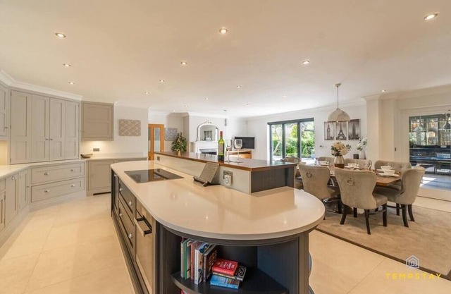 Luxe Home with Hot Tub, Cinema & Gym
