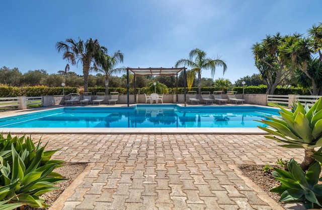 Villa 'Santa Croce' with Private Pool, Wi-Fi and Air Conditioning