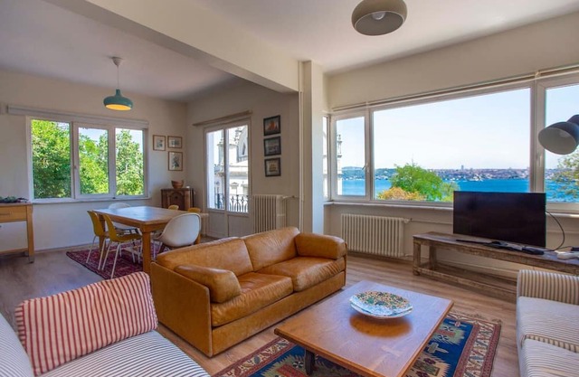 Cozy Waterfront Apt. with a Stunning View