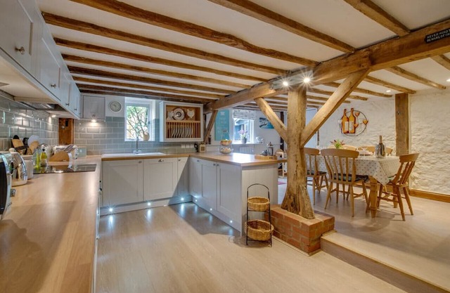 The Hayloft - Two Bedroom House, Sleeps 4
