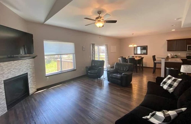 Spacious 4 BR Home! ☆ Convenient Location📍