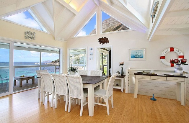 Beach cottage on the Rocks Miller's Point Nature reserve. Nature lovers paradise