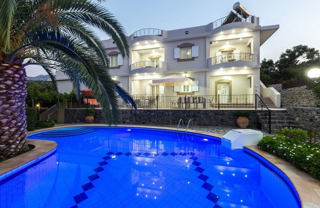 Kamelia Villa with private pool, BBQ, playground, surrounded by nature!