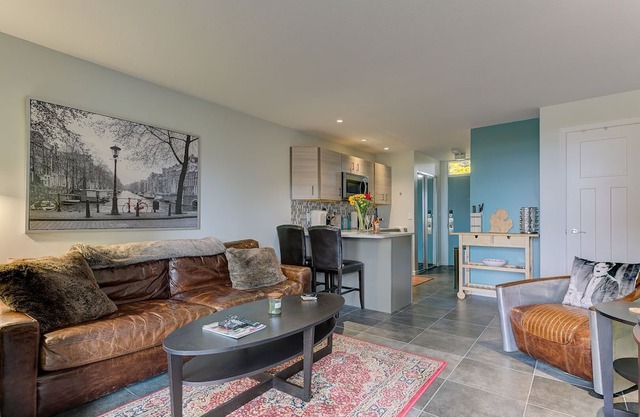 ☀ Cozy Aviation ✈ Style Lake View Condo @ The Shores