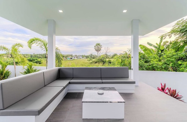 2 Villas 2 Kitchens Huge Pool V258