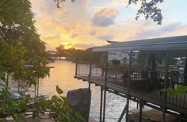 Lazy Cove Waterfront Getaway on Lake Lbj!