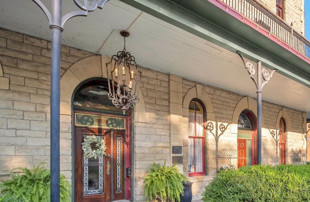 Historic Elgin Hotel