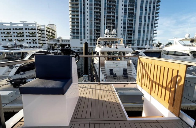 Charming house boat with 2 bedrooms and WiFi, AC in brilliant Sausalito