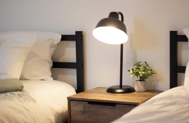 Comfy 4 Bed, Quiet Stay, Near the City Center, Free Parking & Speedy WIFI