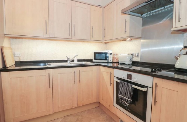 2 OLD CITY CHAMBERS, pet friendly in Bristol