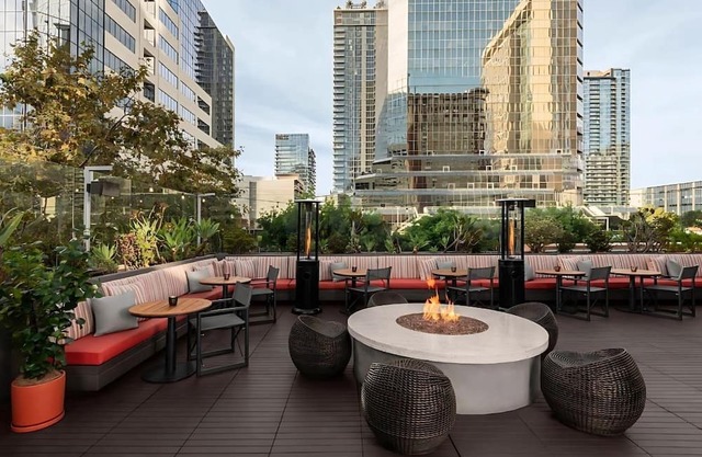 Luxurious Room Near the Gaslamp Quarter – Perfect for Art Lovers