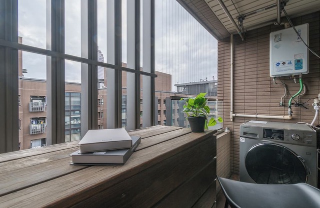 Stylish & Convenient 1B1b attached to Taipei Main Station