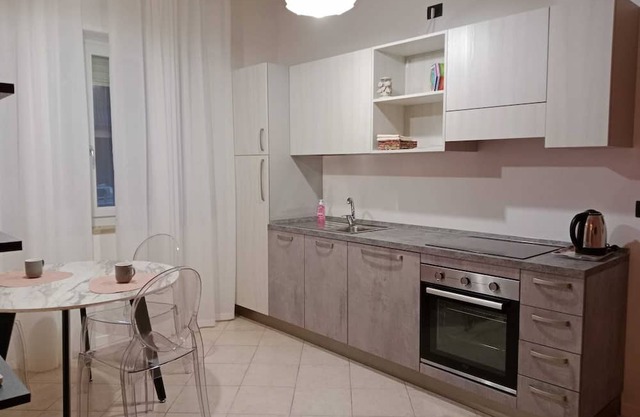 Comfortable and quiet apt #4 with free parking for 2 at 5 min from center