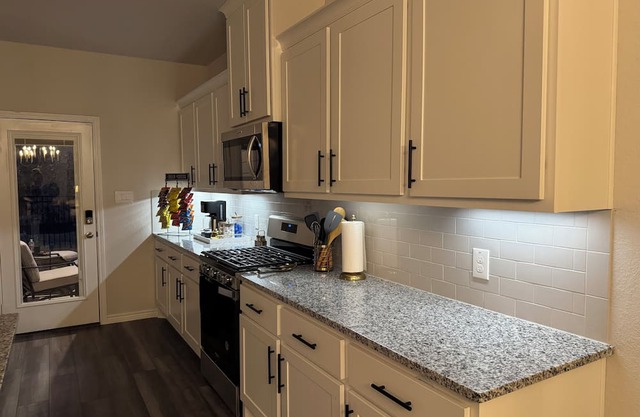 Modern Aggie-Friendly Retreat - 15 mins to Kyle Field