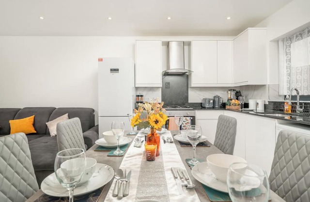 Vibrant 3-bedroom house in wonderful London with WiFi