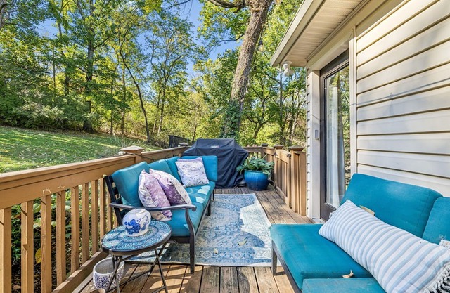 Spacious Family Retreat: Private 1-Acre Oasis by Radnor Lake, Downtown Nashville
