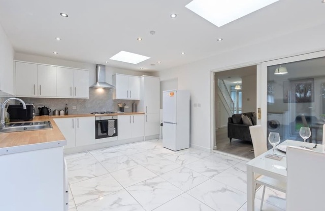 Elegant 3 Bed Haven in Dartford