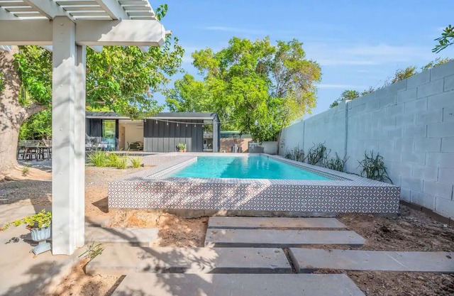 The Phoenix Sanctuary Main House - Salt Water Pool & Dog Friendly