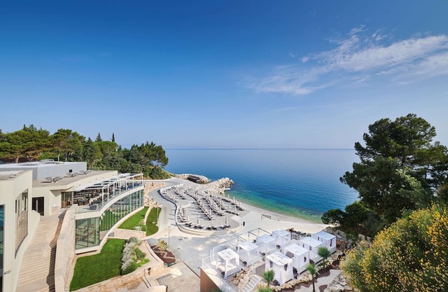 3-bedroom Beachfront Residence with Sea View and a Private Pool