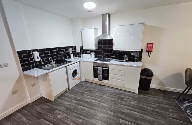 3bed apt by Canning Town stn, 10 mins to Canary Wharf, O2, Excel, & City Airport