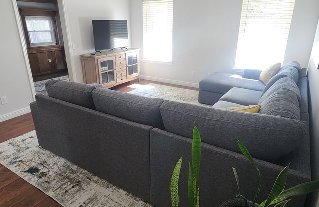 Charming 3-bedroom, 2 bathroom house in downtown Roanoke.