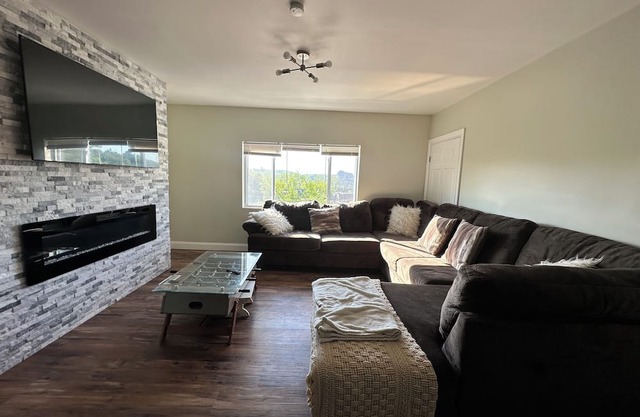 Soothing 4-bedroom house with WiFi in Pittsburgh