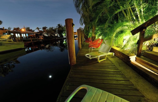 Spacious 4-bedroom house in charming Dania Beach with WiFi, AC Dock Water Access