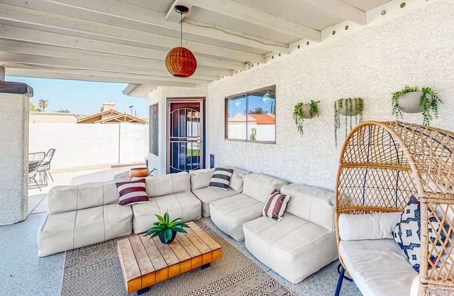 - NEW - Desert Daze Retreat - Mountain View’s, Pool & Private Backyard Oasis