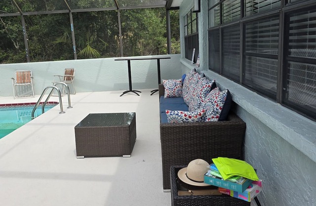 Home in Springhill with pool