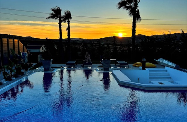 Sunken seated fire pit Villa with 4 bedroom