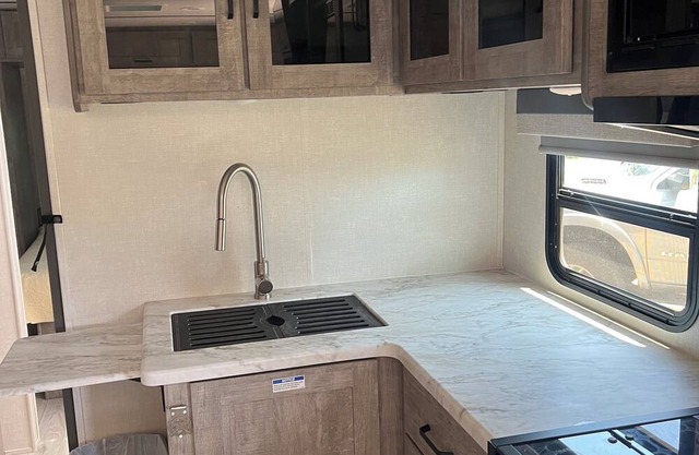 Cozy & Spacious Grand Surveyor Glamping Experience @ Fishers of Men Ranch