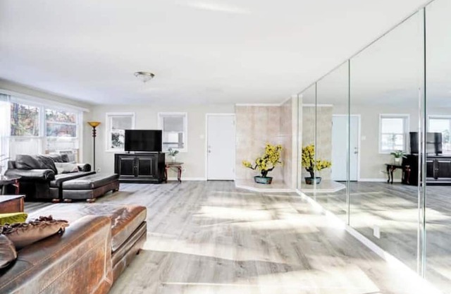 Suburban Retreat for 16!