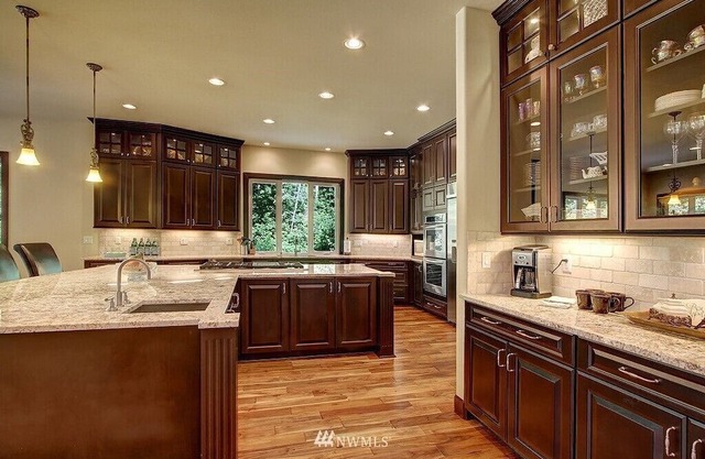Huge Luxury 4-bedroom+ house in Echo lake/Maltby area with WiFi, AC