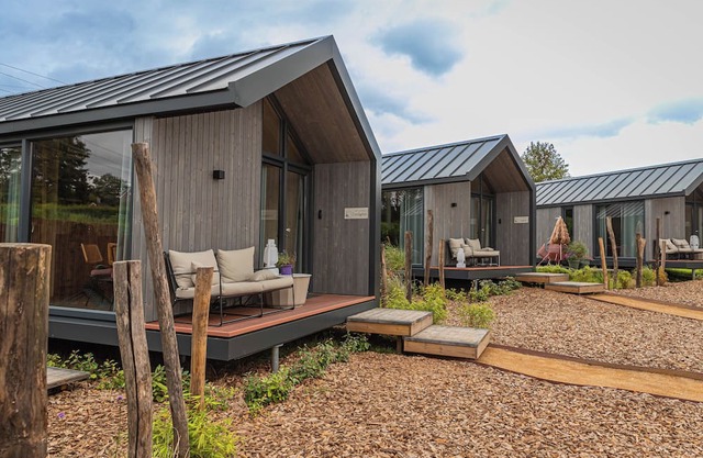 Tinyhouse Dille met Hottub op Steenworp Afstand van Maastricht en Valkenburg