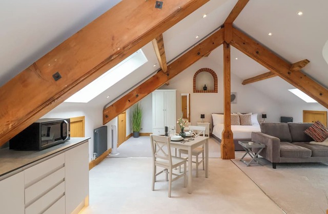 THE HIDEOUT, romantic in Sherborne