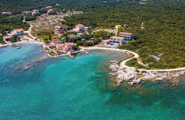 Villa Oz, Vintage Beachfront Serenity