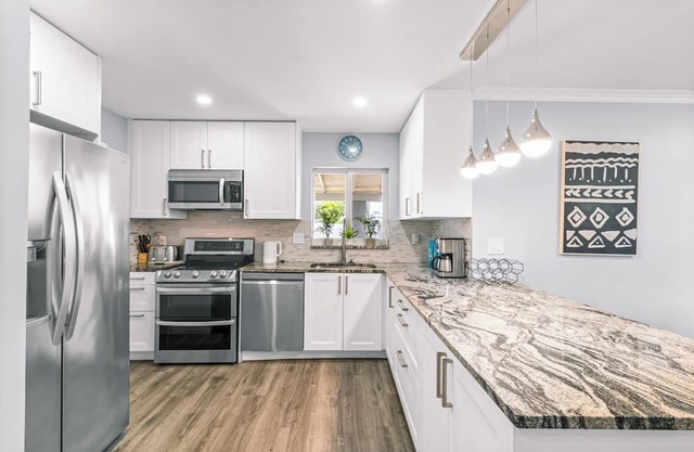 4-bedroom house in a Fantastic Tropical Escape Haven in Hollywood