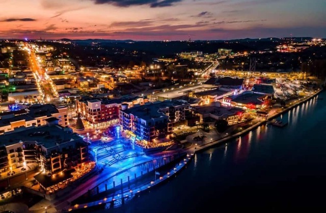 ThunderRidge-HotTub-TreeHouse-BoatParking-Boat Sli